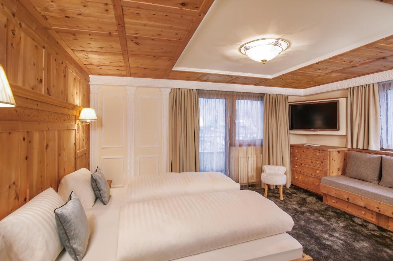 Chambre Triple avec Balcon - au-dessus du Club de Musique